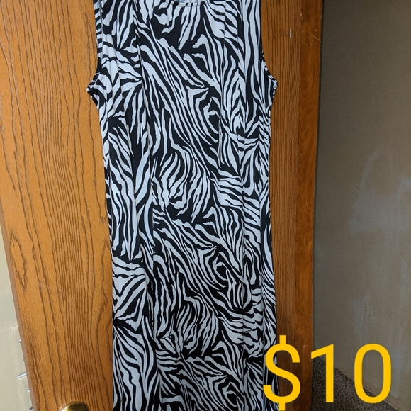 Dresses - Picture 7 of 7